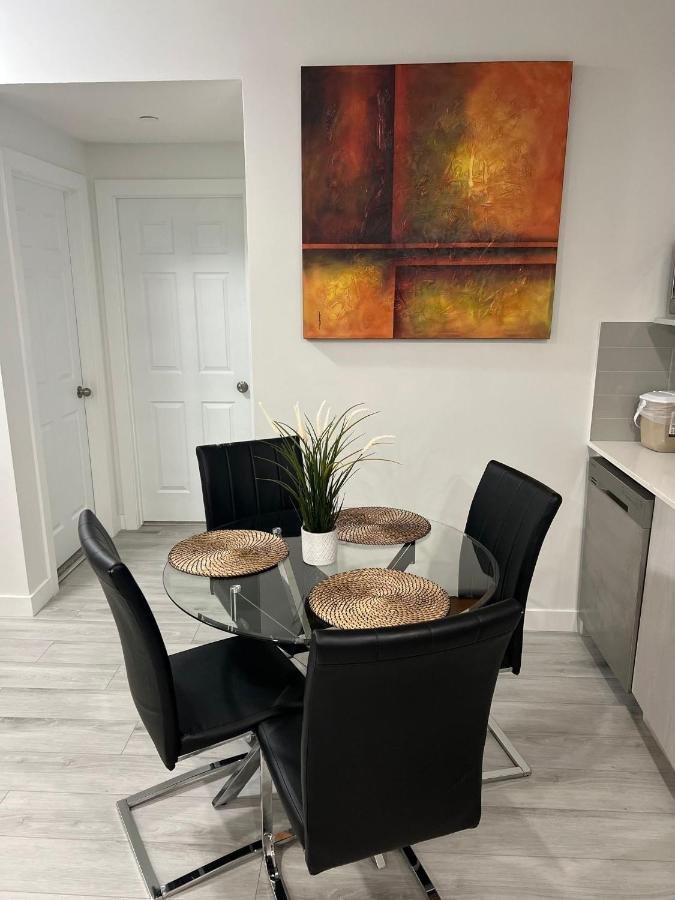 Beautiful 2 Bedroom Home Away From Home YYC Eksteriør bilde