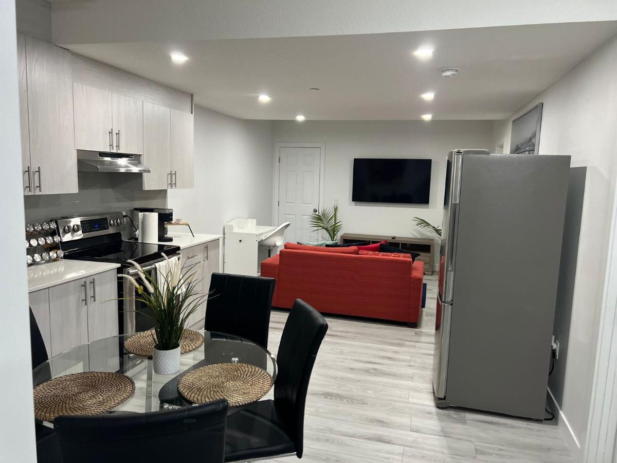 Beautiful 2 Bedroom Home Away From Home YYC Eksteriør bilde