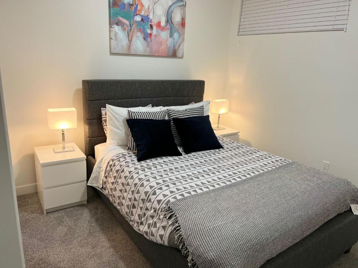 Beautiful 2 Bedroom Home Away From Home YYC Eksteriør bilde